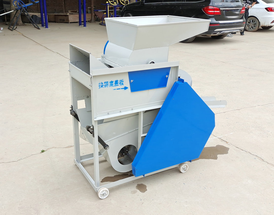 Small peanut shelling machine, peanut seed shelling machine, shelling and sorting integrated machine, without damaging red skin