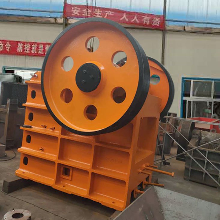 The jaw crusher reduces loss and has excellent quality. The discharge particle size can be adjusted, and the input particle size is large