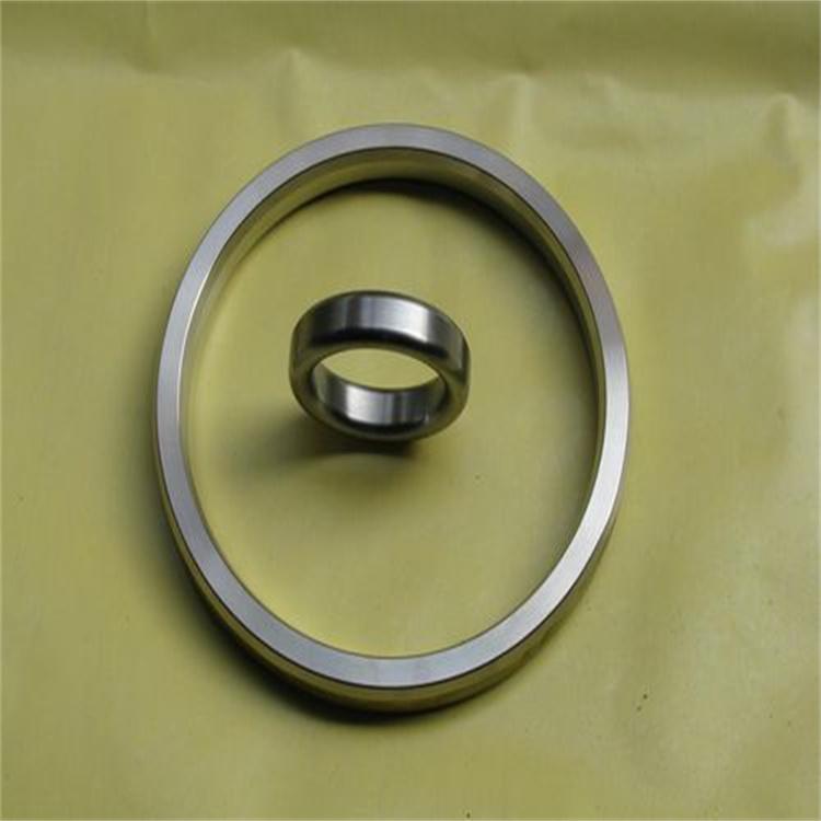 Steel octagonal spiral wound gasket with inner ring and centering ring for raised face flanges