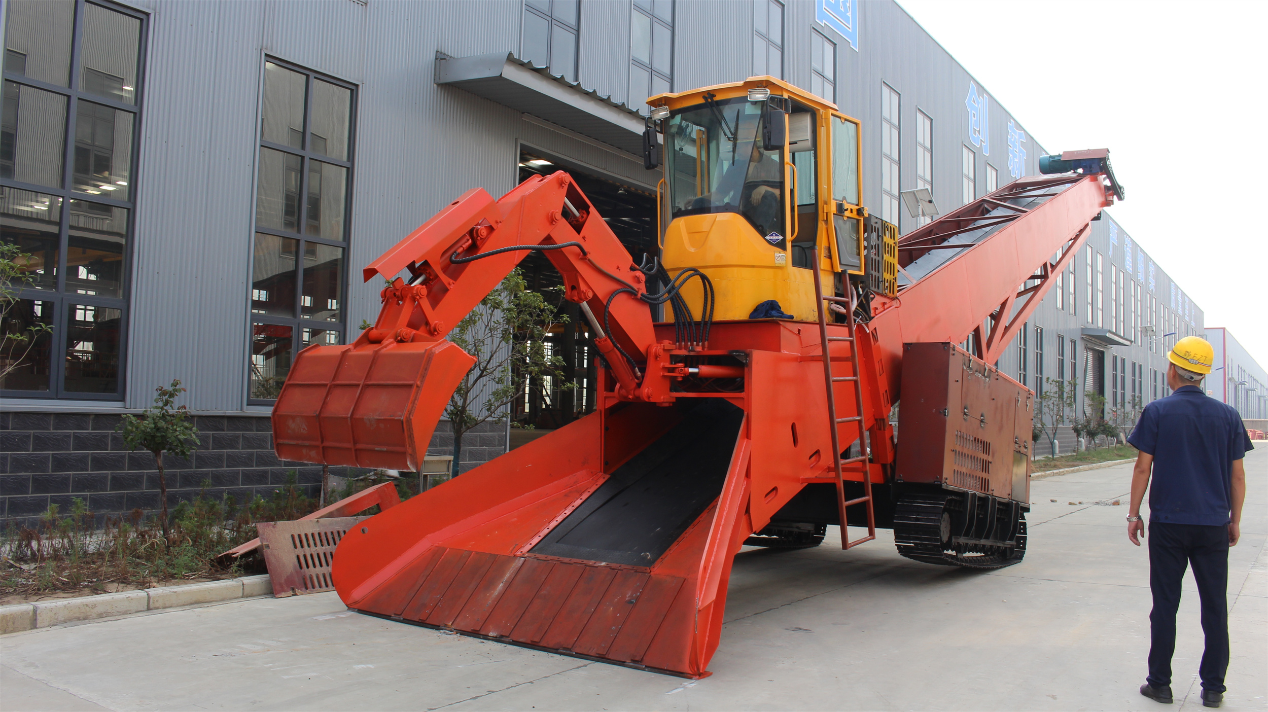 Exclusive customized slag removal and transportation equipment, thickened high-quality steel, crawler type slag removal machine, affordable and high-quality