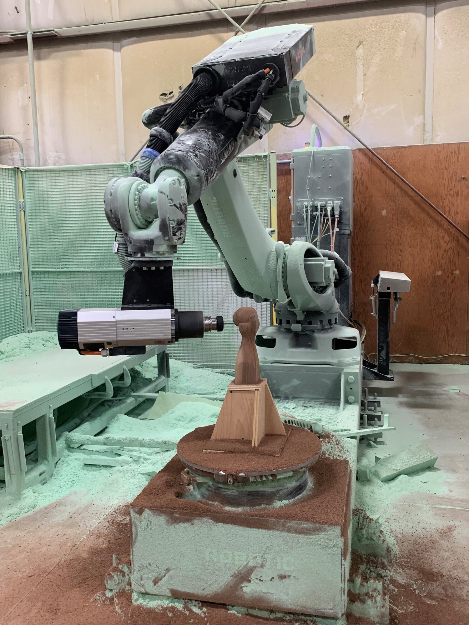 Hongruida full-automatic library 3D six axis carving robot carved wood and stone foam laser carving