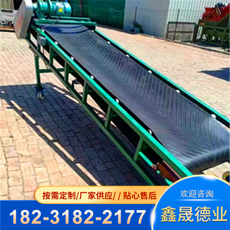 The lifting conveyor belt for grain material belt conveyor loading and unloading trucks can be customized with telescopic steering