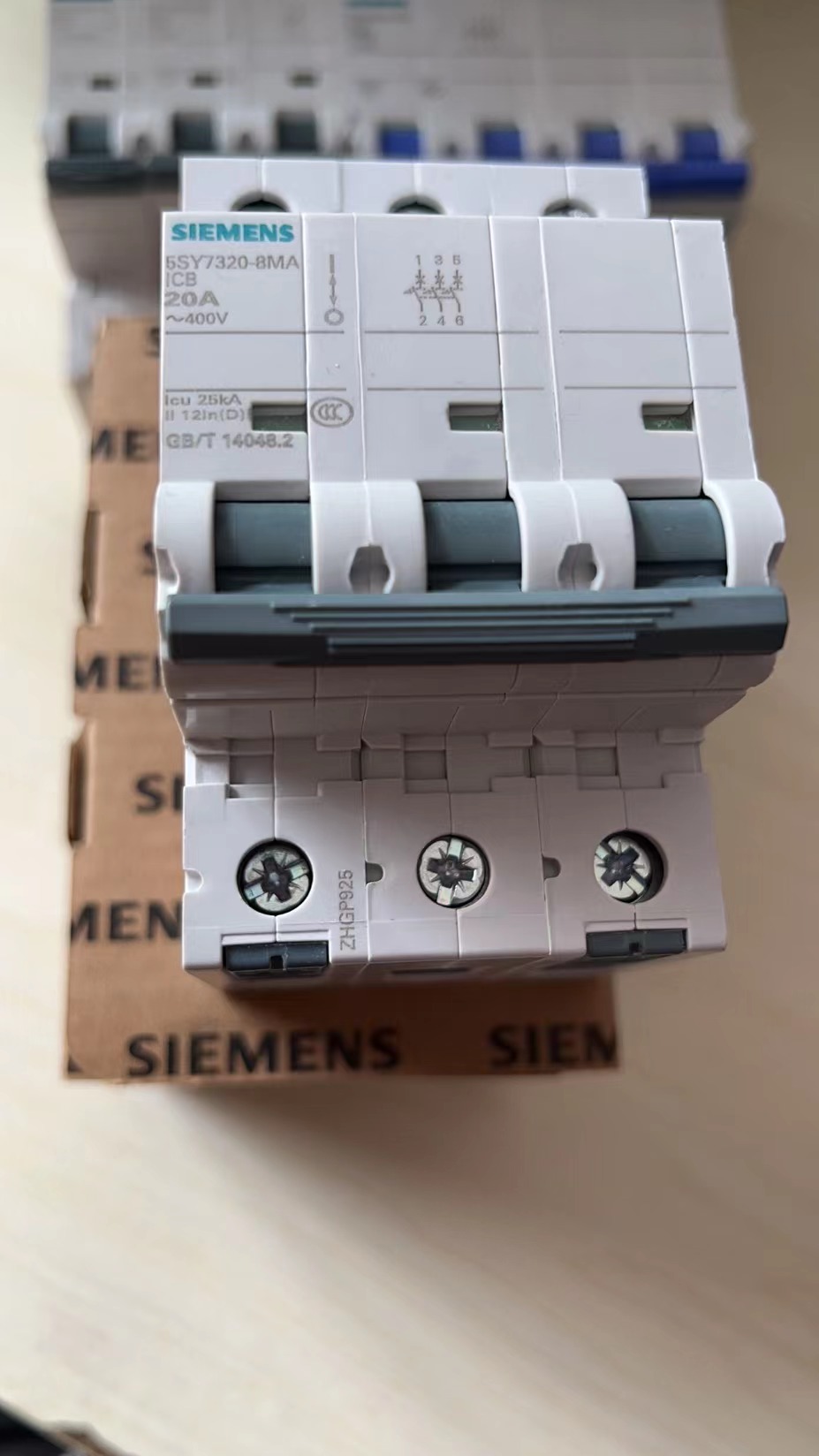 Siemens low-voltage distribution 5SY7320-8MA miniature circuit breaker