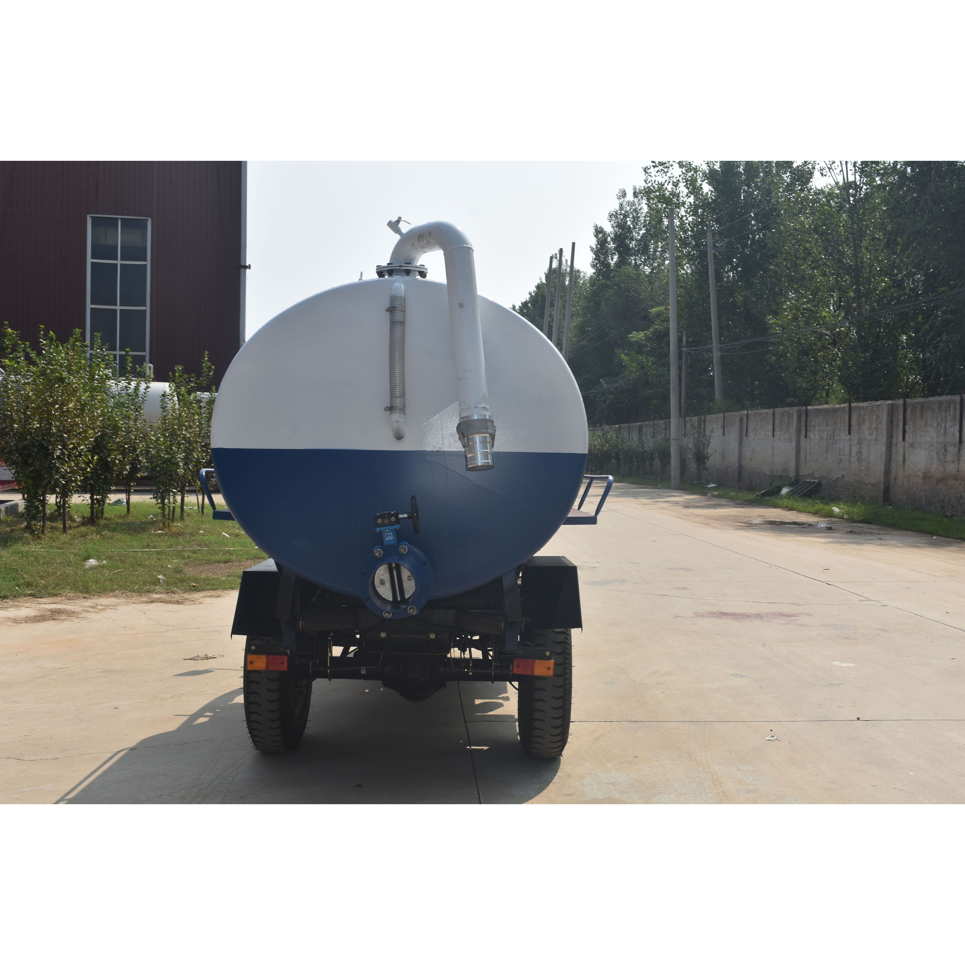 3 square diesel three wheel suction truck, small agricultural suction truck, with a wide range of applications