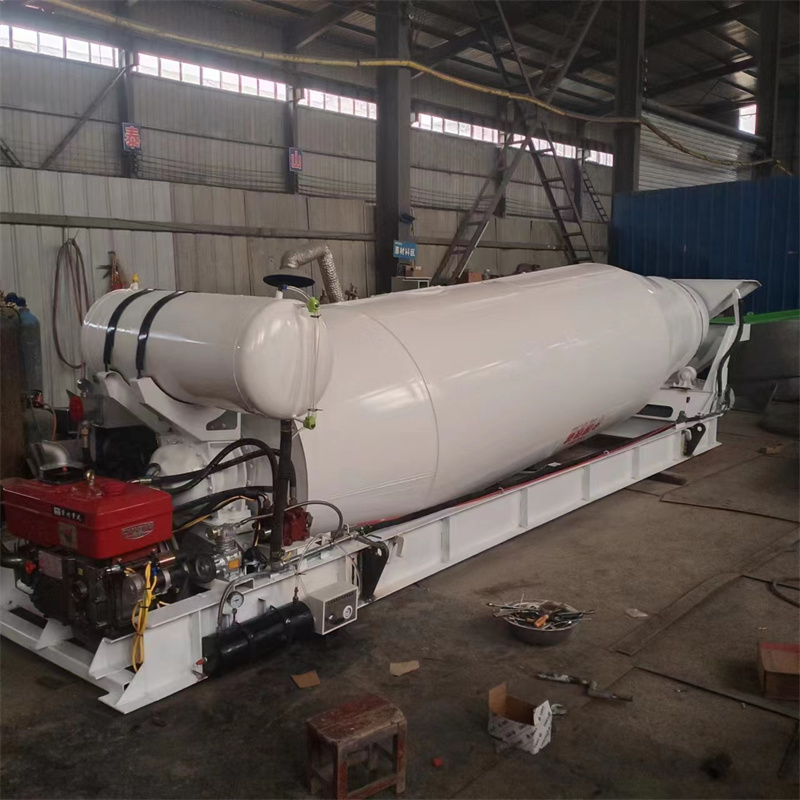 Spot concrete mixing tank, diesel engine, 4 cubic meters mixing and storage tank, Junde customized storage tank size