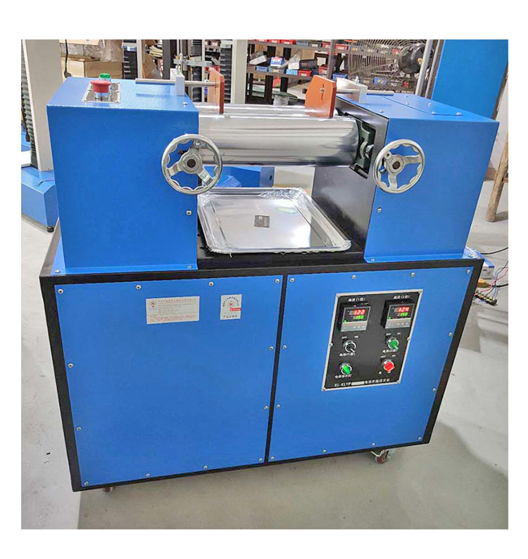 PVC plastic open mill 3 inch 4 inch double roll mixing color mixing beating plate Tablet press laboratory small rubber mixing machine