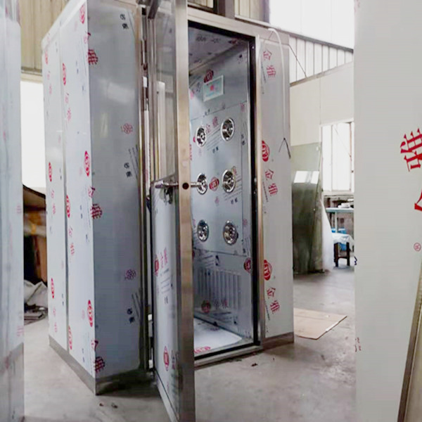 Hexi Purification Clean Area is equipped with a stainless steel air shower room, with single person single blowing