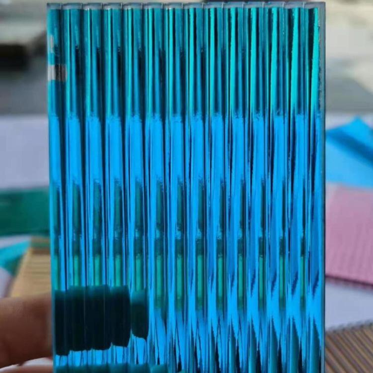 Wholesale customized 5mm 10mm ultra white rainbow/corrugated glass/striped decorative glass 2100 * 3300 original pieces