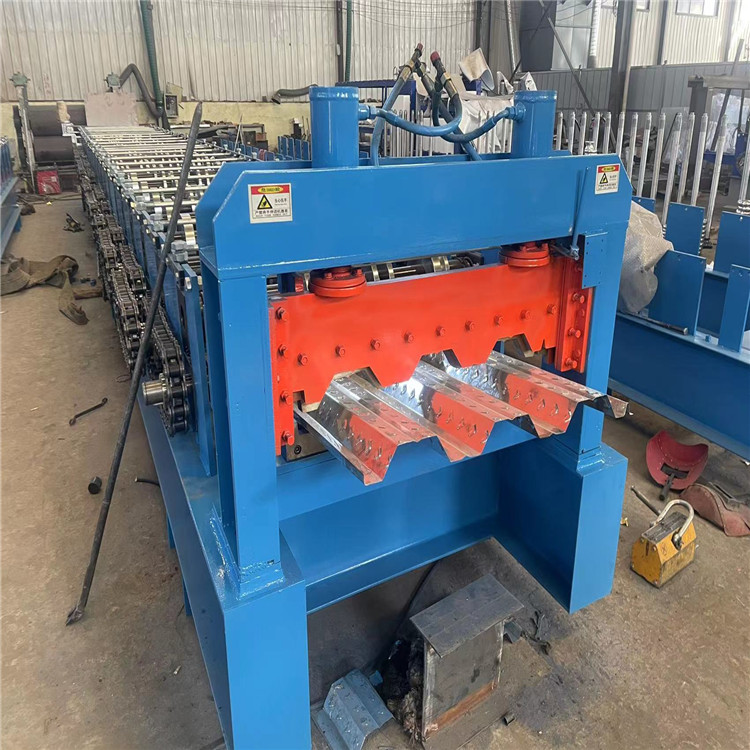 Spot production of 1025 floor bearing plate equipment, fully automatic hydraulic color steel tile pressing machine, manufactured by Longxing