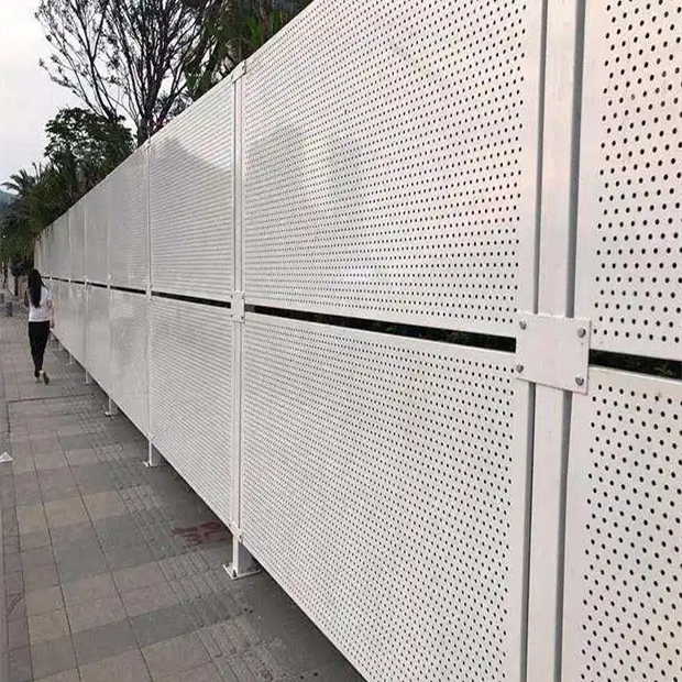 Temporary Fencing Engineering for Coastal Windbreak Roads in Beipeng Piercing Fence Construction Perforated Crash Fence