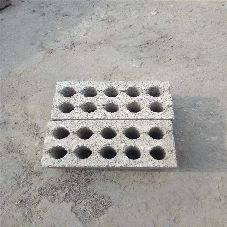 Concrete interlocking bricks supplied by Baoding Xushui District Brick Factory are not easy to wear and have strong bearing capacity and can be customized