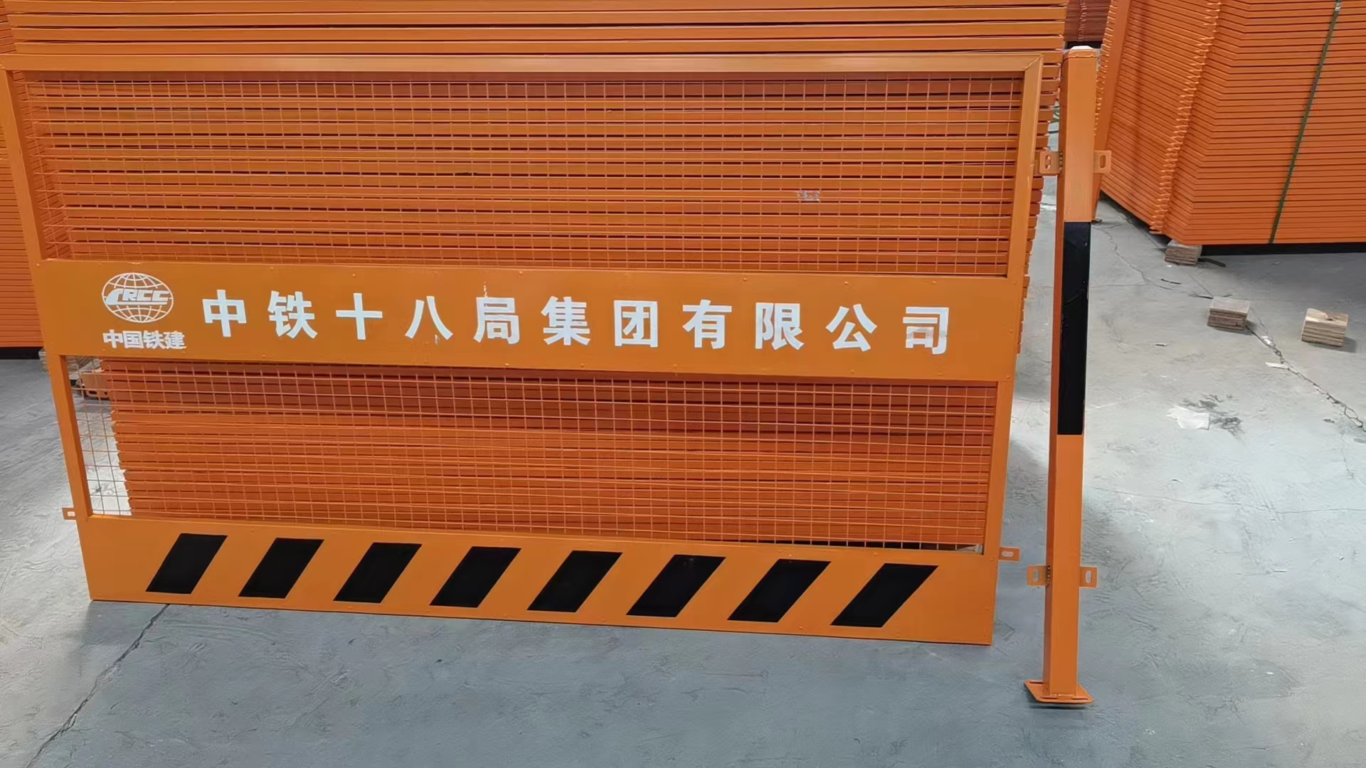 Deep foundation pit excavation protective railing enclosure subway foundation pit guardrail wellhead edge protection warning safety fence network