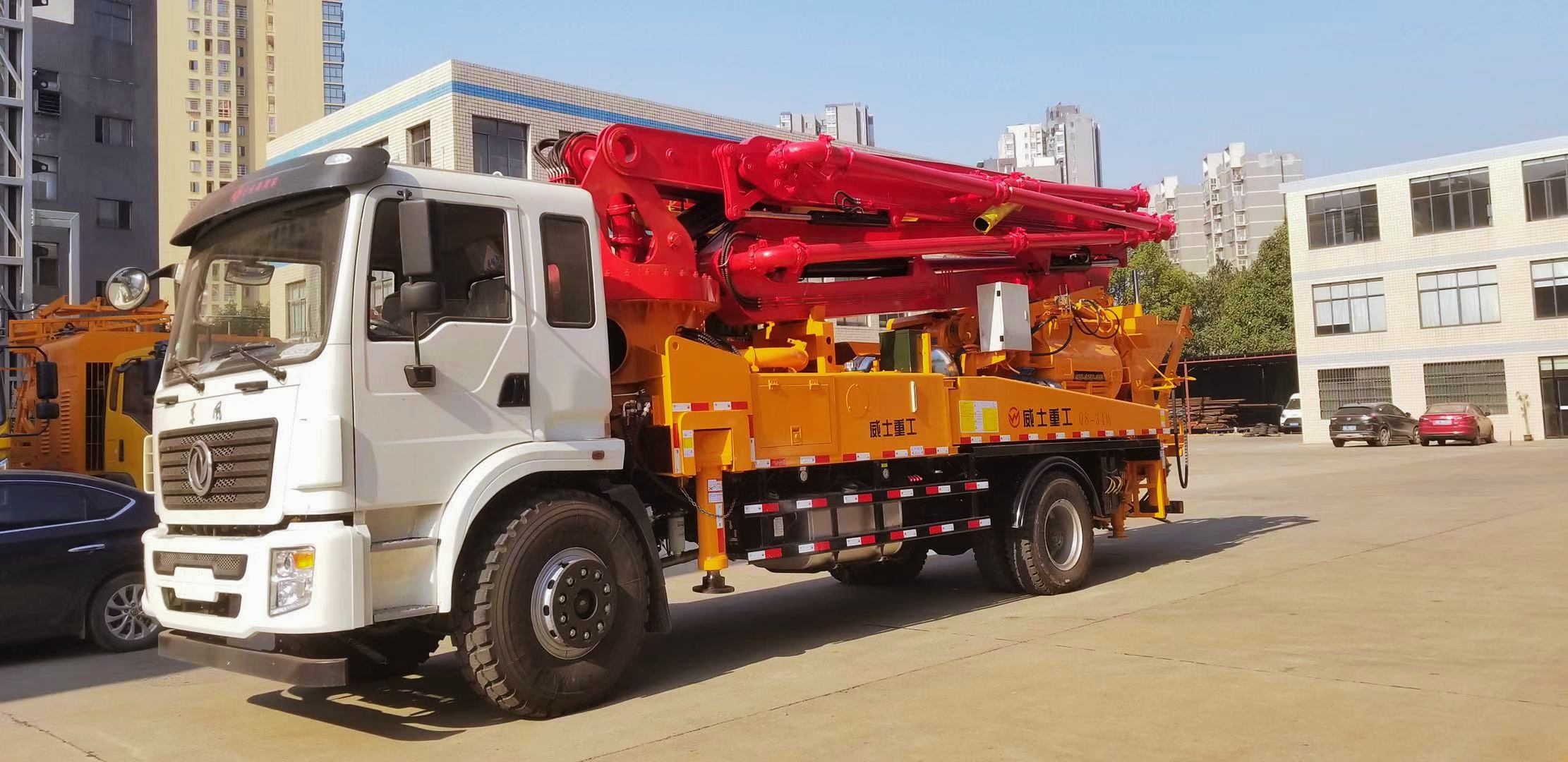 Weishi concrete mixing pump truck with a single bridge of 33 meters uses self mixing and transportation in narrow rural areas