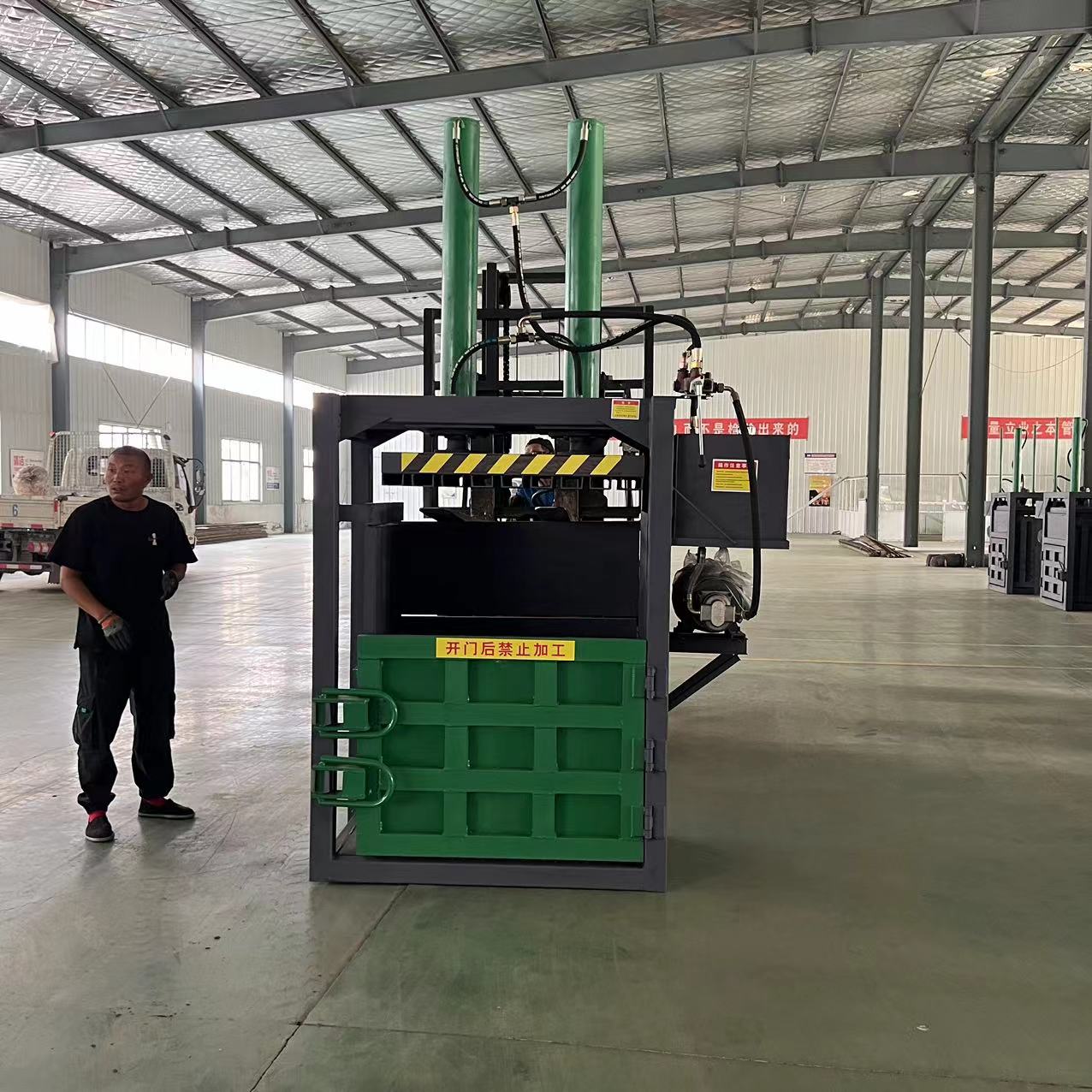 Double cylinder vertical waste paper baler hydraulic baler waste plastic film corner material baler