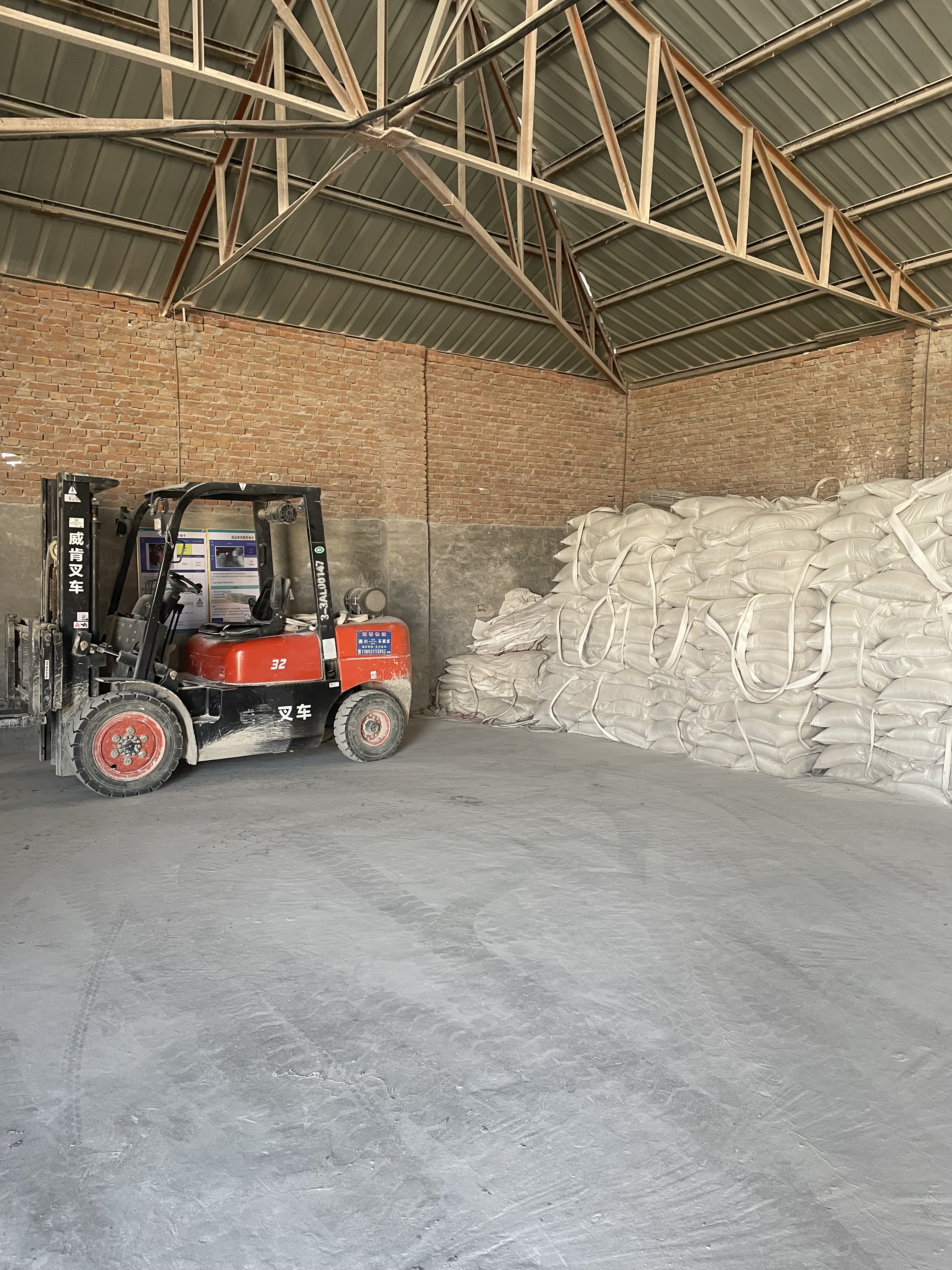 Xizao earth manufacturer produces and supplies 325 mesh diatomaceous earth as adsorption and filtration material for diatomaceous mud