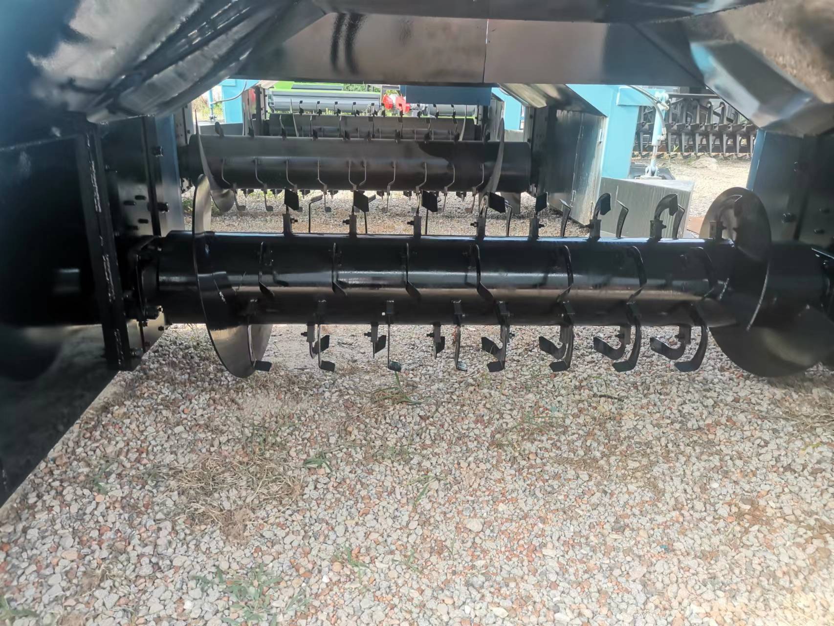 Crawler tipping machine Manure equipment fermentation turning machine chicken cattle sheep duck pigeon pig manure granulator