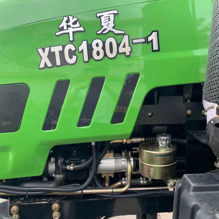 Huaxia XTC1804 tractor 16+8 synchronizer shift agricultural four wheel six cylinder large scraper