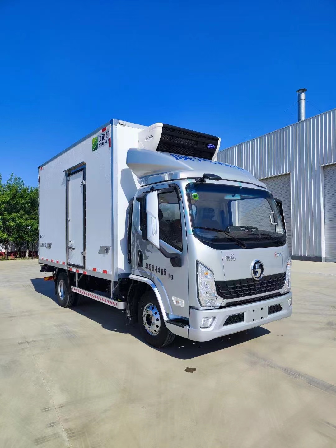 Shaanxi Auto Delong light truck 4m 2 Refrigerator truck k5000 Weichai 3.0 displacement 160hp