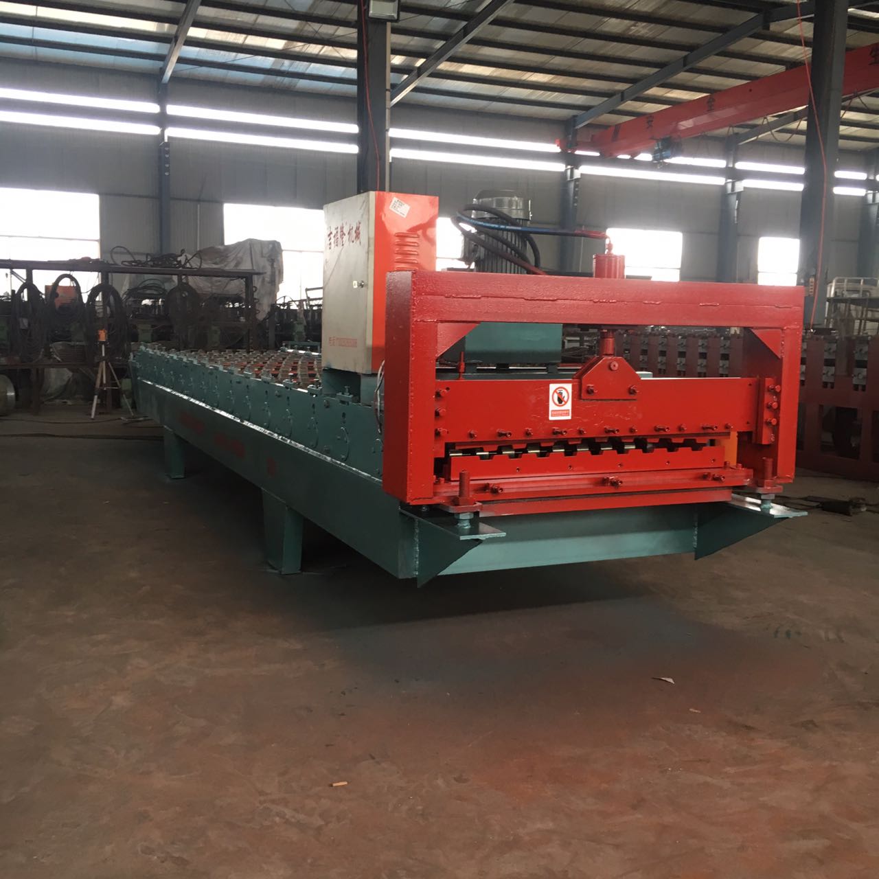 Roller shutter forming equipment 800 Australian type silencing roller shutter full automatic tile pressing machine supplied by the manufacturer