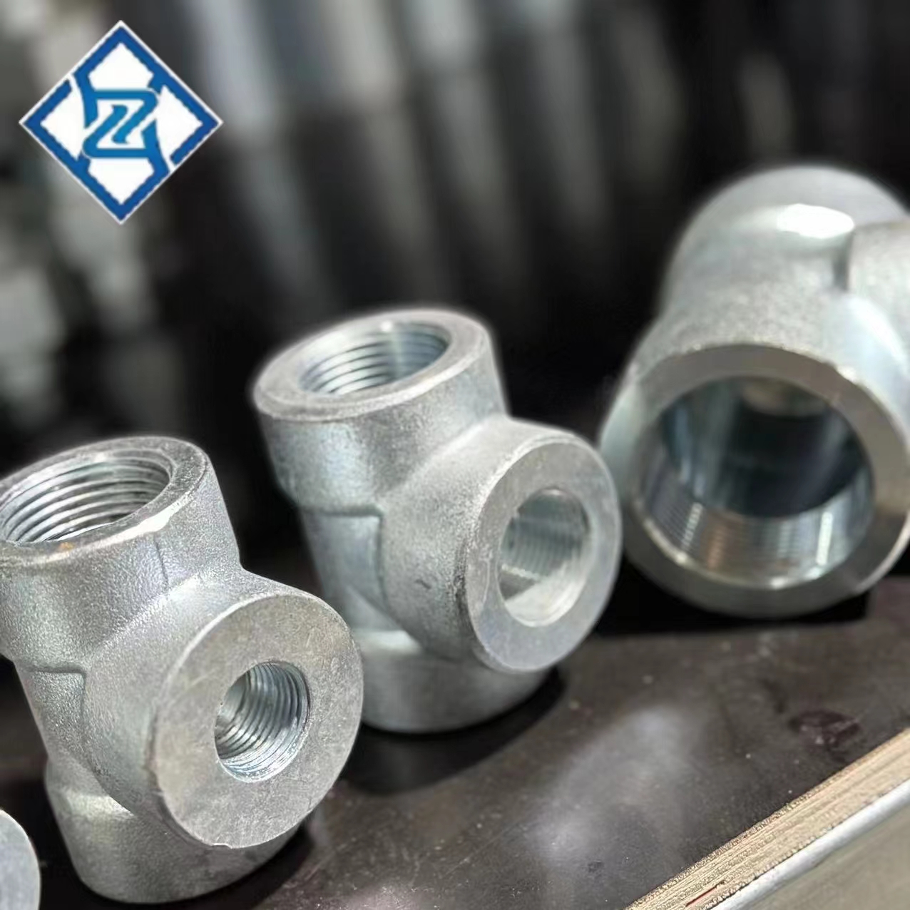 ASME B16.11 DN15-DN100 GAL galvanized threaded tee forged pipe fittings manufacturer