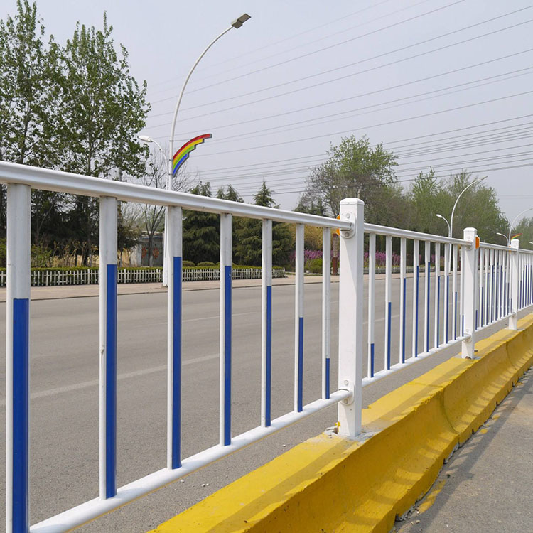 Municipal guardrail, road protection fence, zinc steel isolation fence, road separation fence, Chunlin