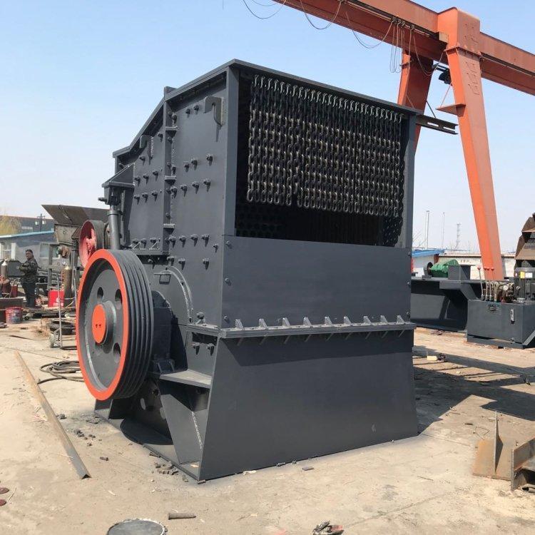 Square box crushed stone sand making machine Mobile heavy hammer crusher Limestone box crusher Guangxin Machinery