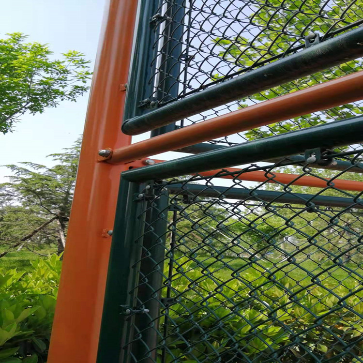 Four meter high cage style football field, spray plastic fence, sports field, hook protective net, sports field guardrail installation