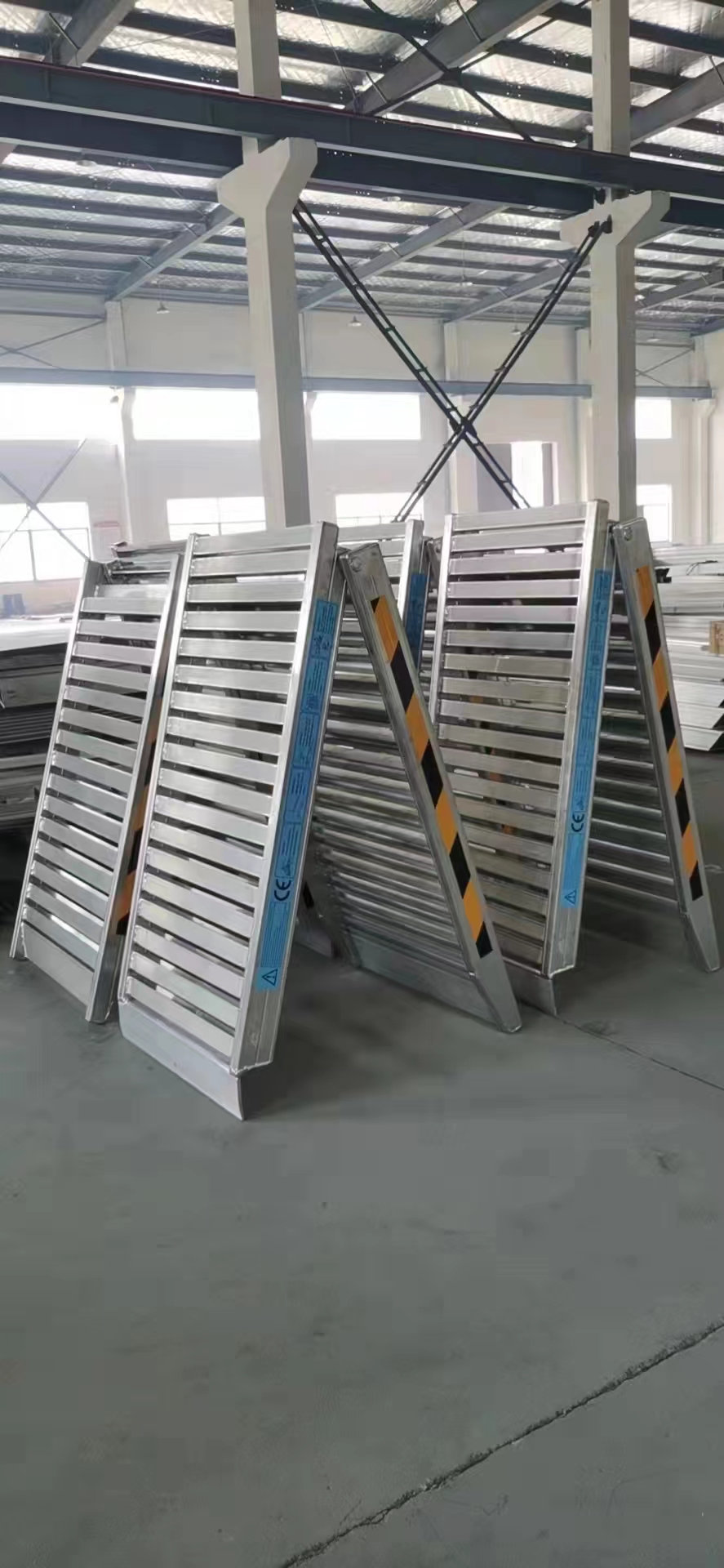 Elephant manufacturer aluminum alloy ladder for loading, electric forklift for ladder climbing, Southeast region shipment