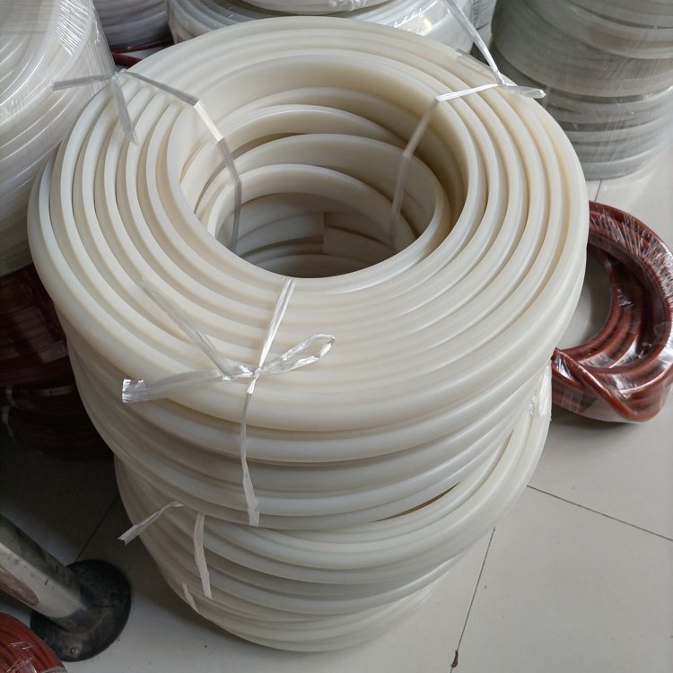 Xincheng supplies special-shaped silicone tubing and large-diameter silicone tubing manufacturers wholesale extruded silicone strips