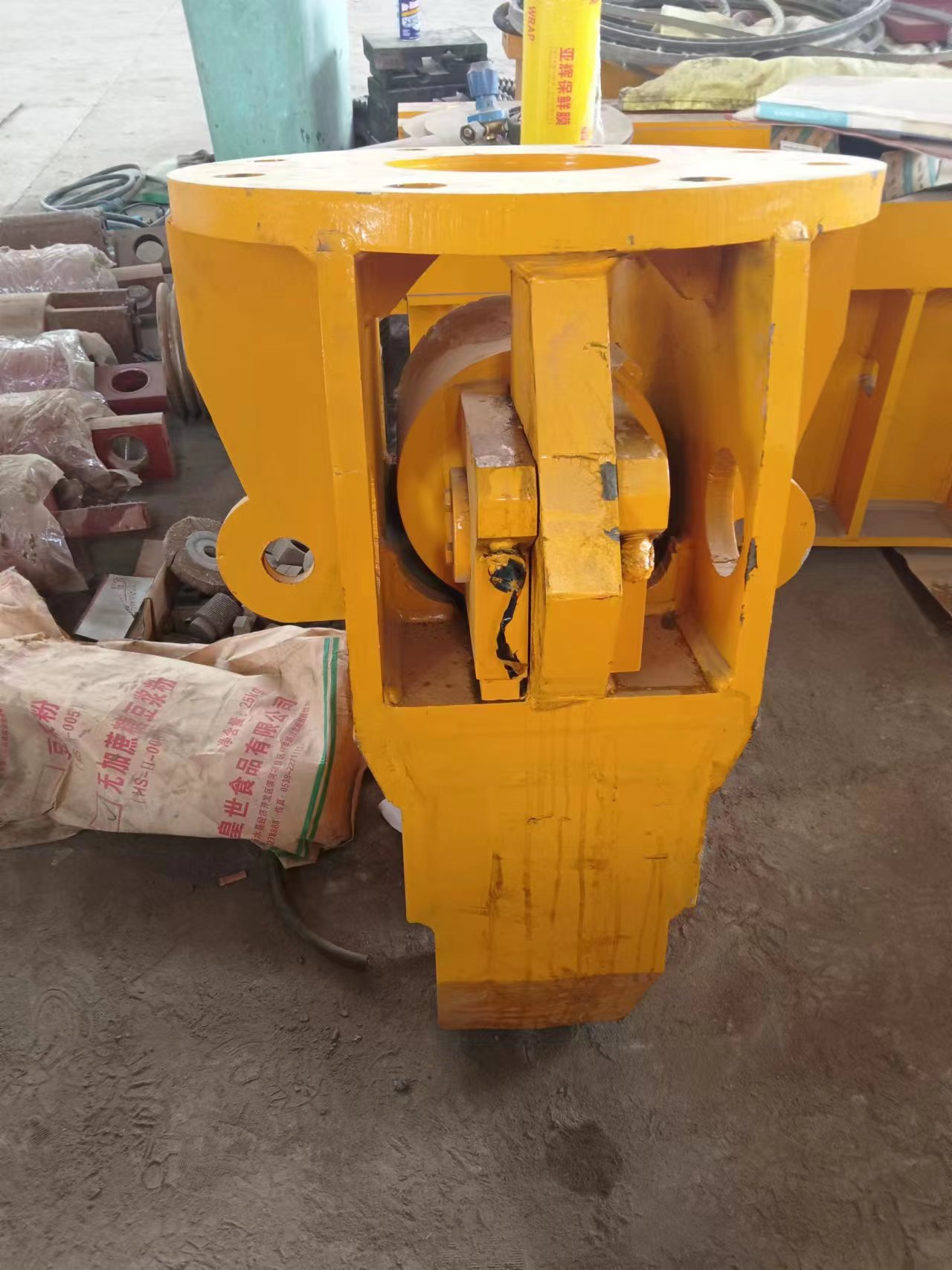 60 type vibrating hammer hydraulic single clamp chuck construction site infrastructure supporting equipment Lingda Machinery