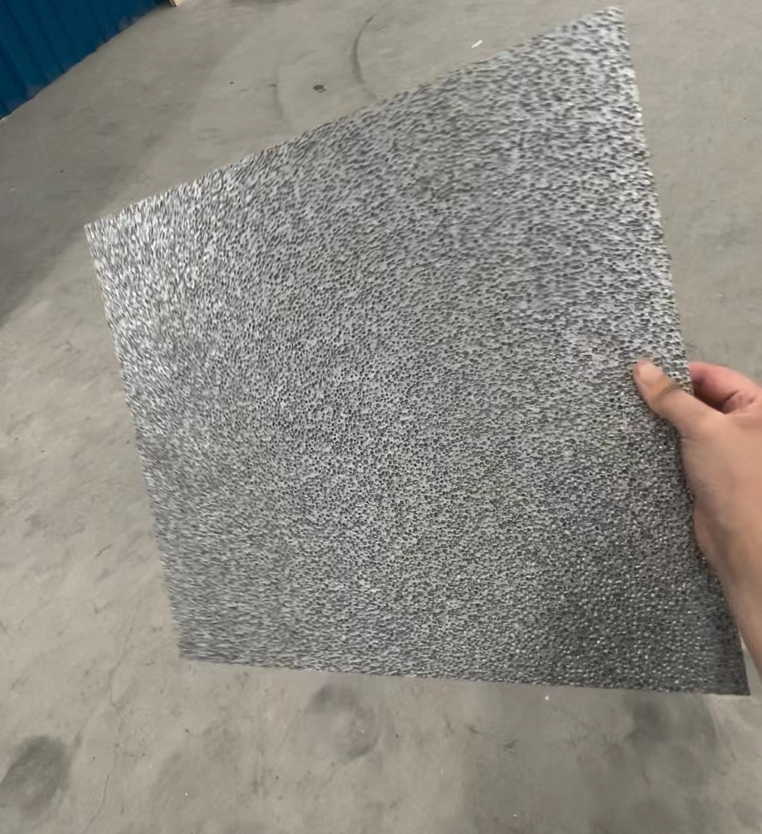 High density sound-absorbing, sound insulation, sound attenuation and noise reduction Foamed aluminum decorative new material Through hole foam aluminum thickness can be determined