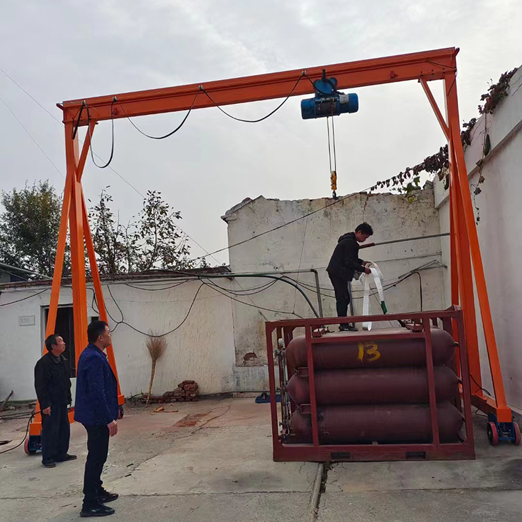 Mobile gantry crane, manual gantry crane for loading and unloading goods in factory buildings