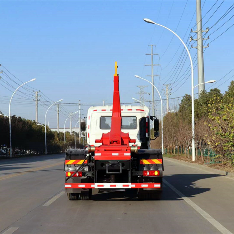 Dongfeng Daduoli Car Detachable Garbage Truck Hook Arm Truck Easy to Operate, Efficient in Performance