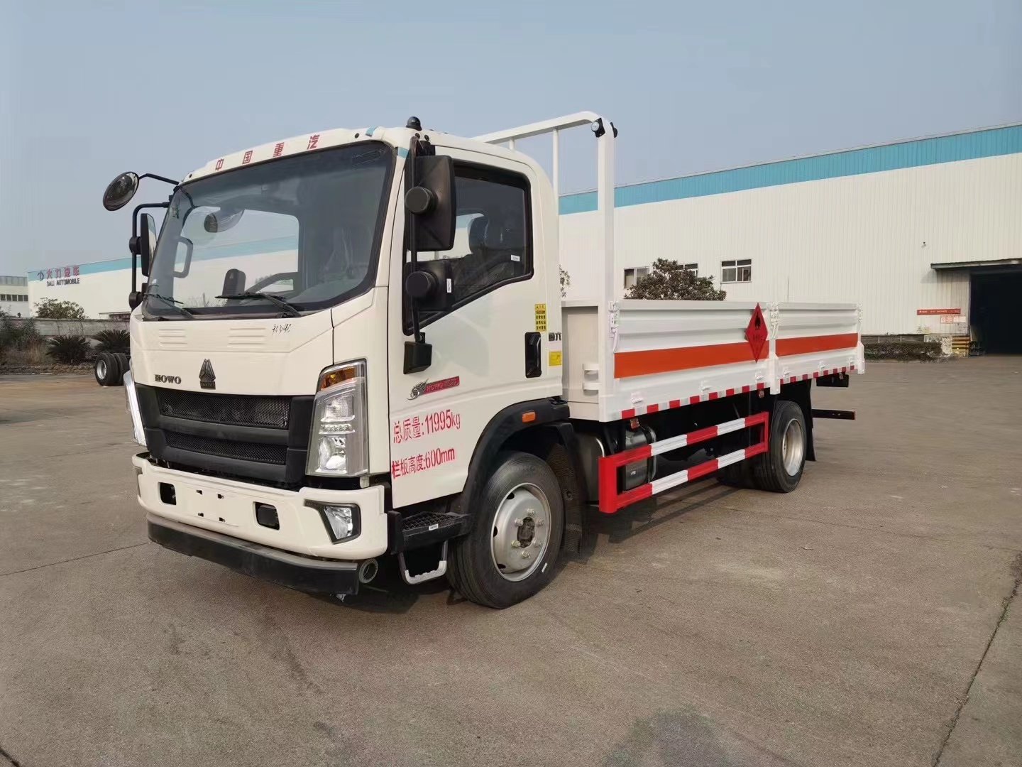 Heavy truck Haowocang rail type cylinder transport vehicle distributes dangerous trucks such as oxygen, nitrogen, argon, LNG Cryogenic storage dewar bottles