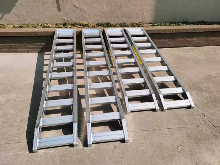 Various models of aluminum alloy boarding ladders, forklifts, and customized processing sizes for boarding and alighting ladders