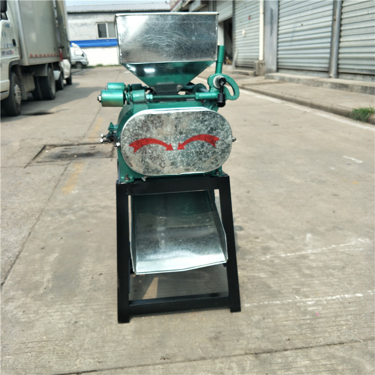 Small peanut press embryo machine Xinchen electric roller type bean flattener feed crusher