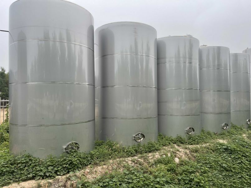 Sale of second-hand 50 cubic stainless steel pressure storage tanks with good sealing performance, spot method