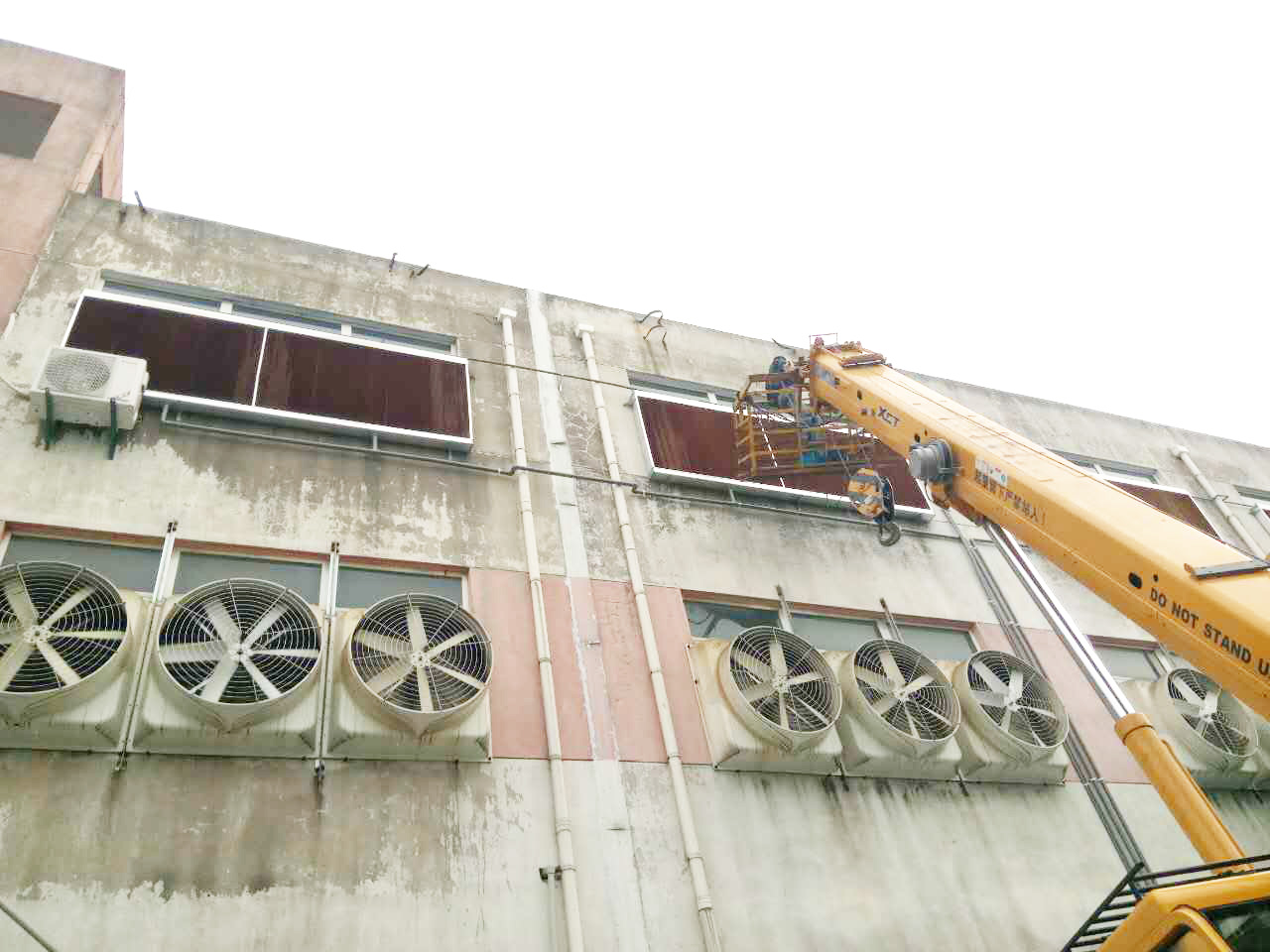 Installation of smoke exhaust duct for direct connected motor negative pressure fan at Anyang Iron and Steel Plant fiberglass roof exhaust fan with large air volume