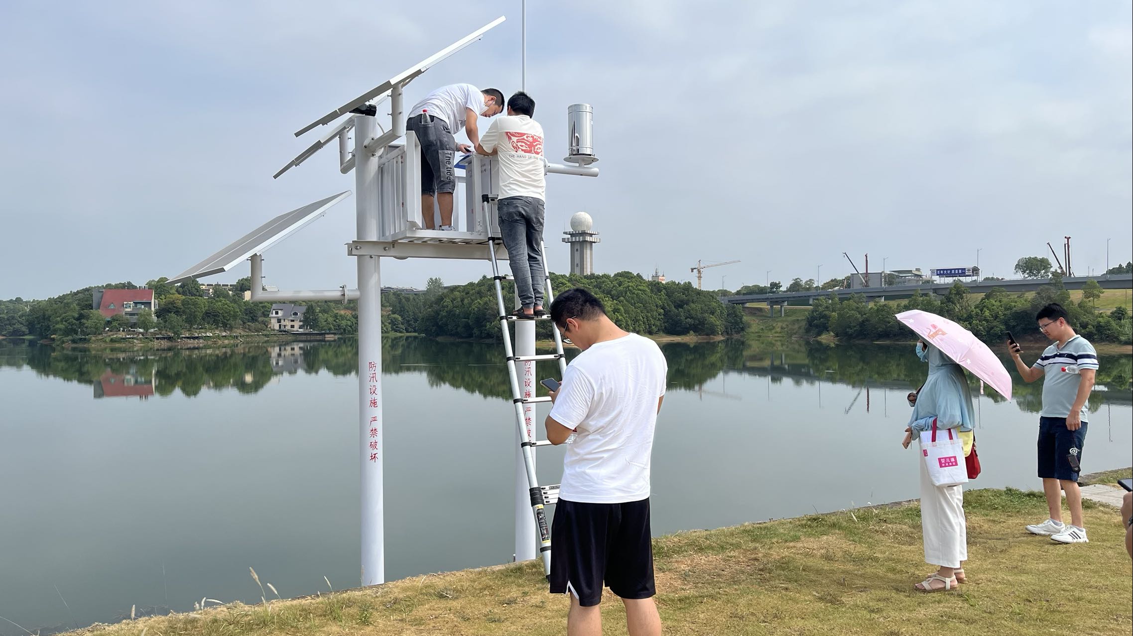 Water level measurement of Hehu Reservoir with bubble type water level gauge, self-developed, precise, stable, and long service life