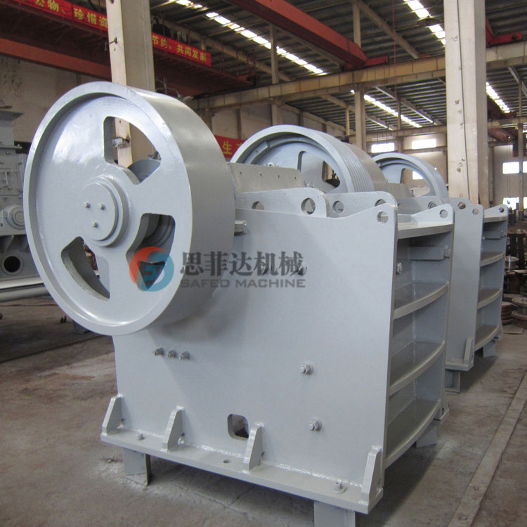 Small crusher for coarse crushing of river pebbles and crushed limestone Construction waste crushing equipment