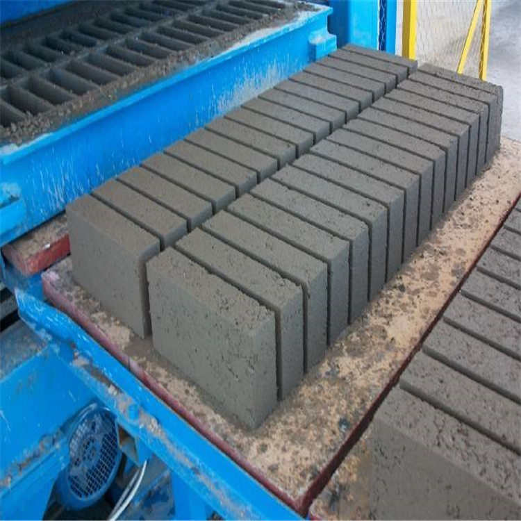 Baoding Shunping Brick Factory provides concrete standard bricks with high corrosion resistance, non deformation strength, and sufficient stock