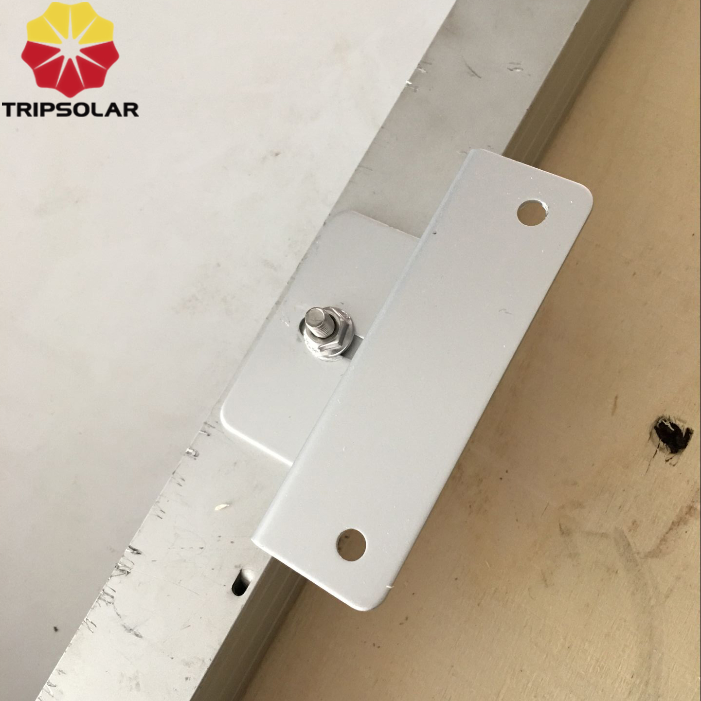 Installation and fixation of Z-shaped bracket TP-LKR-01 for the roof of Chuanpu 100W solar panel RV
