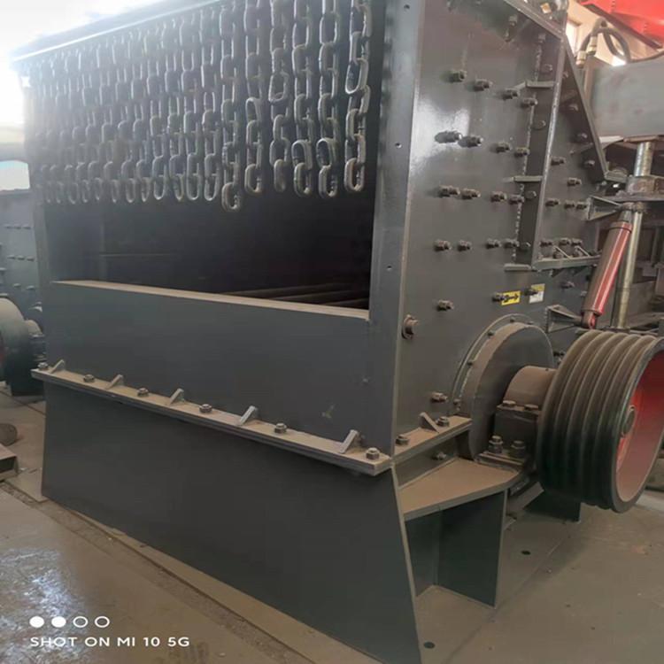 Square box crushed stone sand making machine Mobile heavy hammer crusher Limestone box crusher Guangxin Machinery