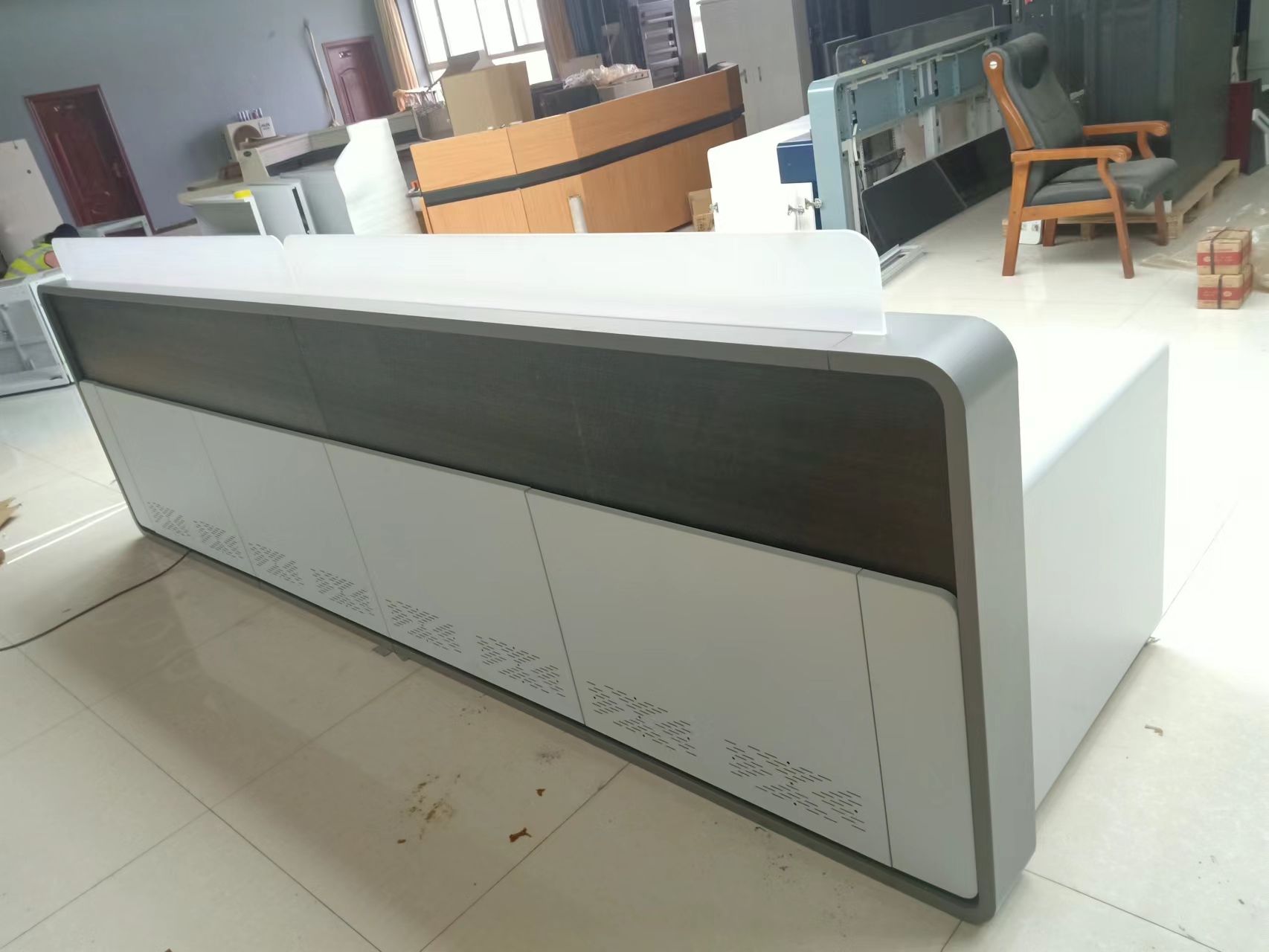 Huateng operating console, four linked environmentally friendly paint surface, high-temperature resistant steel body, all steel and wooden countertop