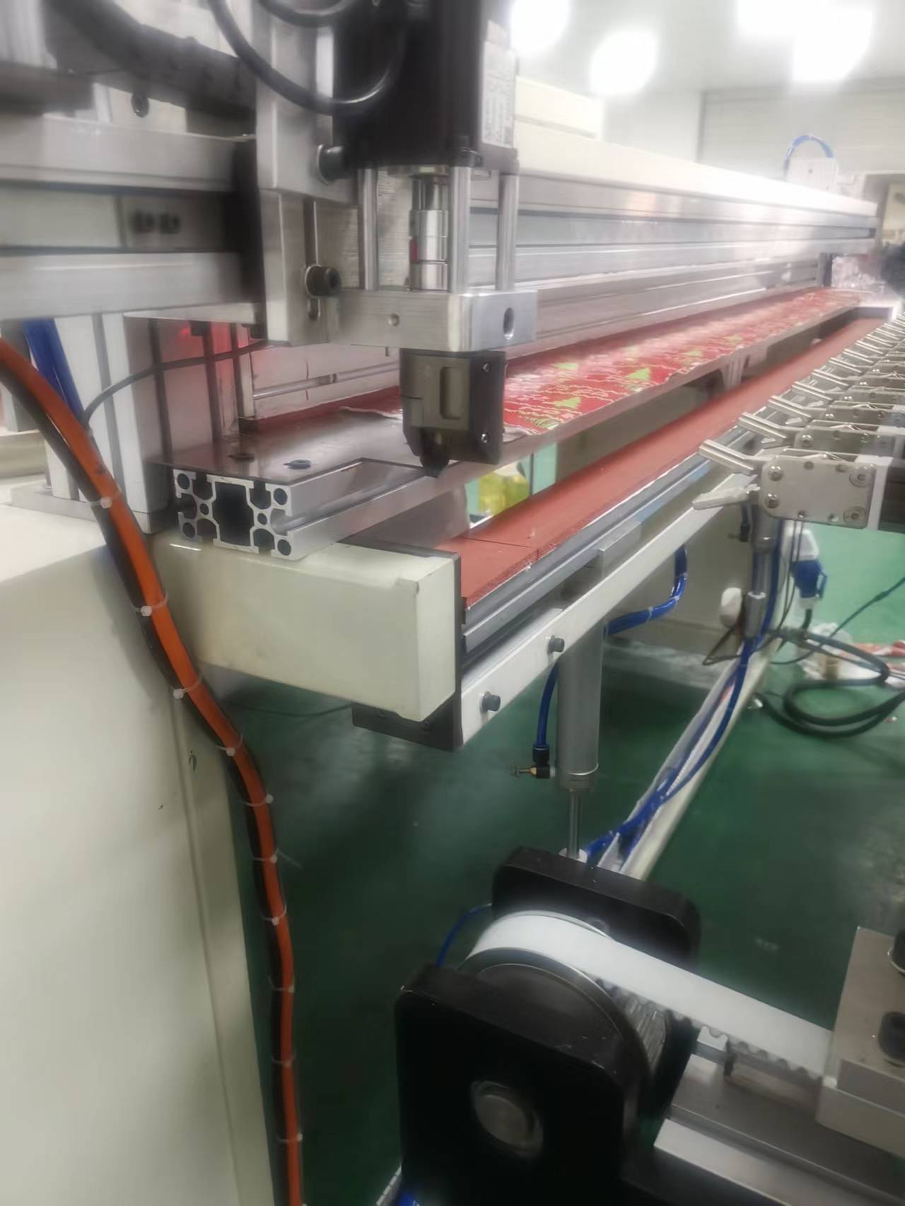 Automatic tablecloth machine Fully automatic tablecloth machine Cutting machine Table cloth sewing machine