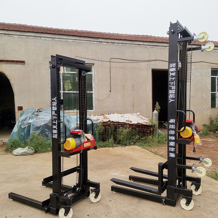 Electric elevator, brick machine, aerated block elevator on small construction sites, can lift up to 9 meters. Stacking machine