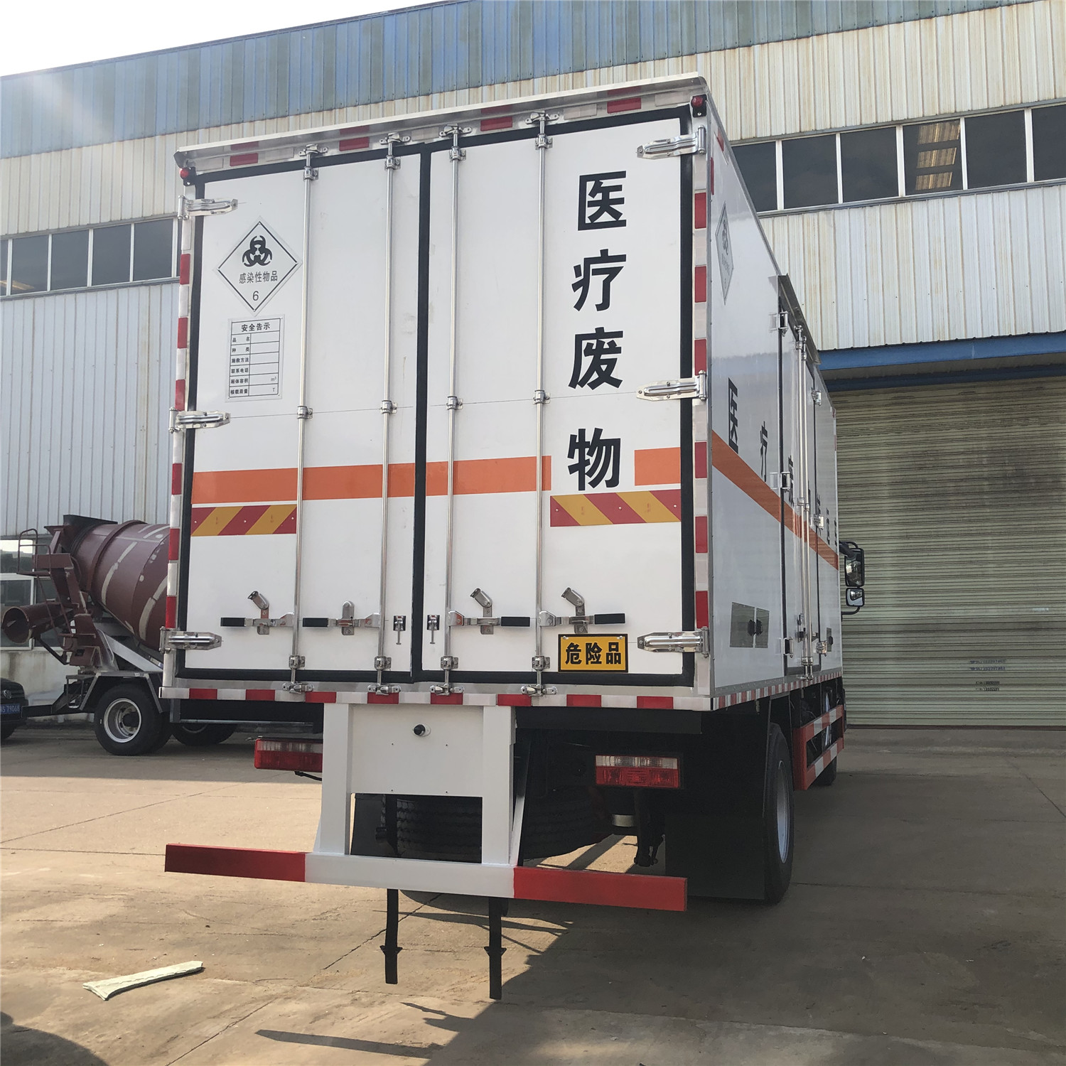 Medical waste refrigerated truck Hospital Garbage truck Dongfeng medical waste waste gloves mask cleaning truck