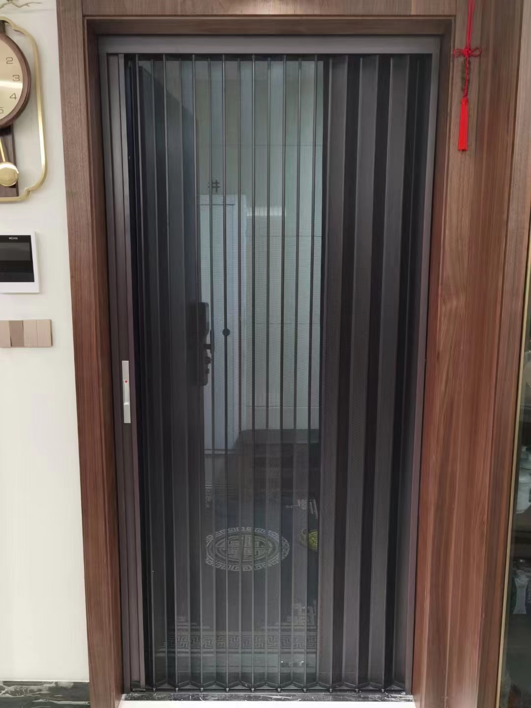 Trackless invisible screen door, folding screen door, screen window door, retractable and sliding aluminum alloy frame, mosquito proof and sand resistant window door