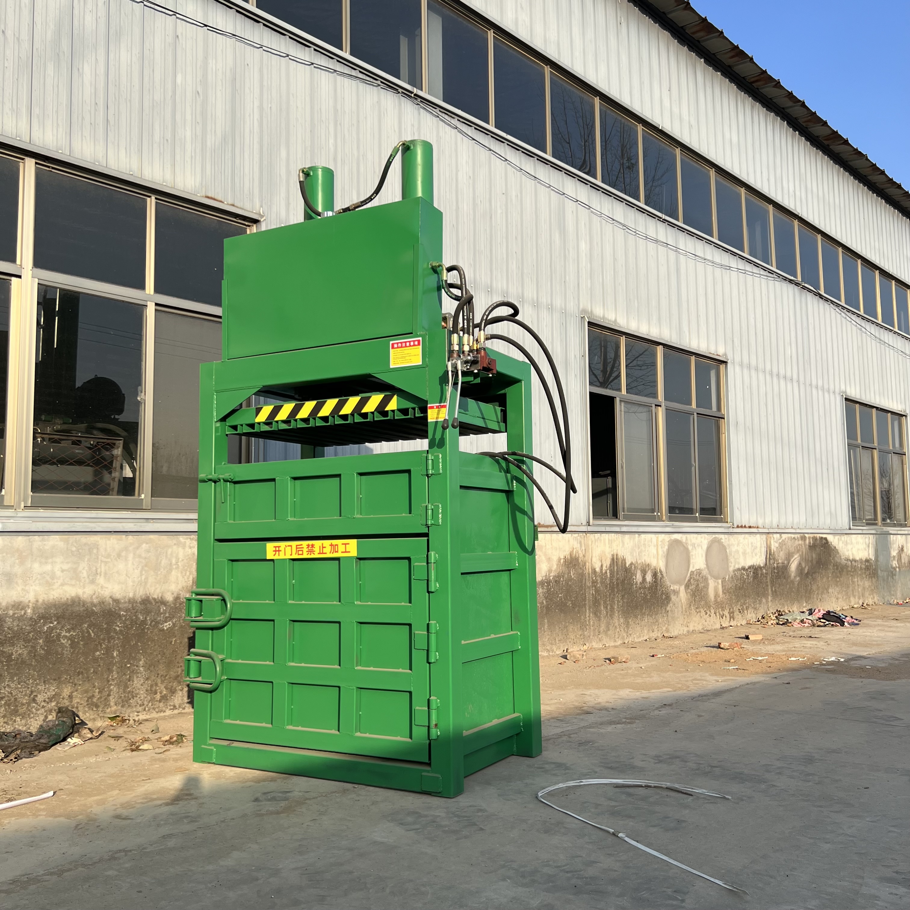 Hydraulic packaging machine, drip irrigation with plastic film packaging machine, 60 ton vertical compressor, automatic bag pushing