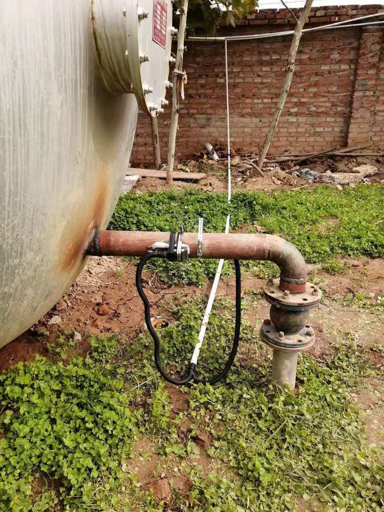 The TDS-100 ultrasonic flowmeter outside the Yunhai Peak is used for air conditioning water metering without the need for pipe interruption and stable detection